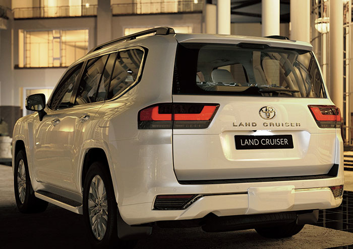 toyota Land Cruiser 300 exterior Oficial, parte de atras